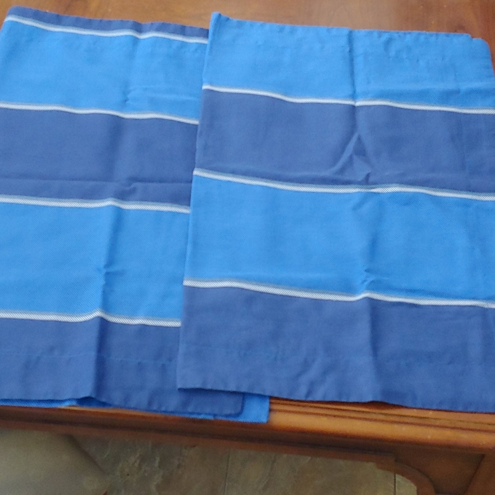Gently Used - 2 Reversible Pillow Shams